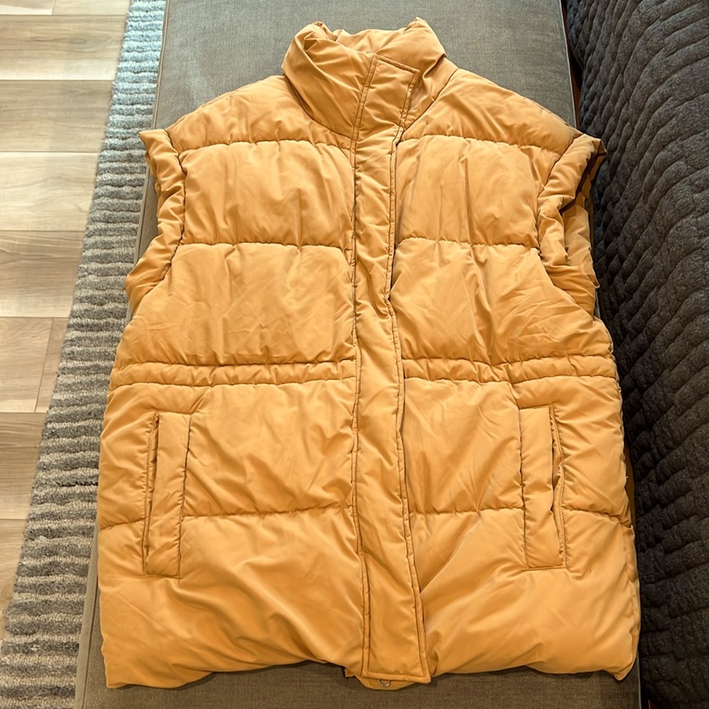 Calia Puffy Vest - like new S/M
